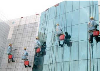 如何保證外墻清洗的安全性？