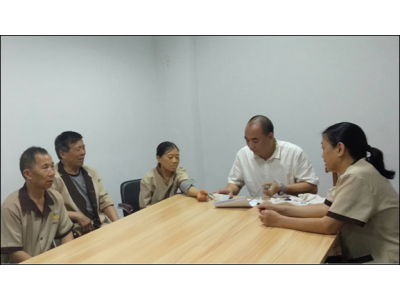 東莞清潔公司健康溫暖人心|壹壹公司定期給員工測(cè)量血壓